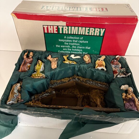 Trim Merry Nativity Set of 11 Hand-Painted Figurines and Stable Vintage - Picture 9 of 12